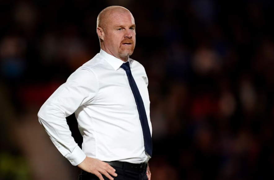 từng được ủng hộ, giờ đây HLV Sean Dyche phải đối mặt với những tiếng la ó từ khán đài của người hâm mộ Everton.