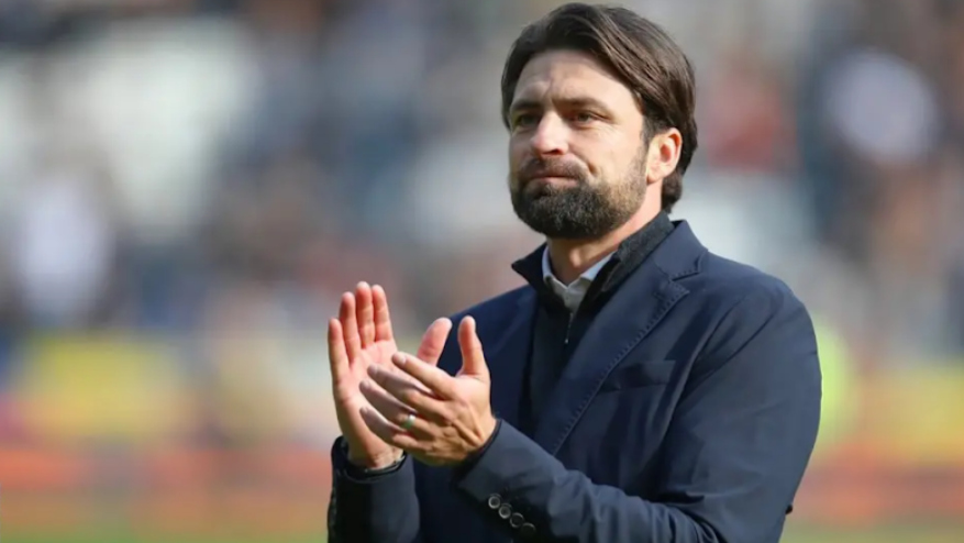 Sau khởi đầu khó khăn, cựu HLV Swansea Russell Martin đang đứng trước nguy cơ cao bị sa thải tại Premier League.