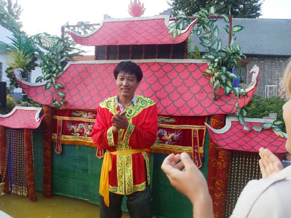 Một mình trên sân khấu. Một mình trên sân khấu