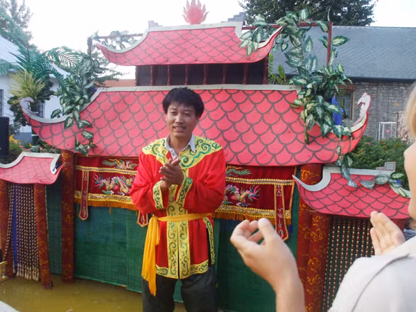Một mình trên sân khấu