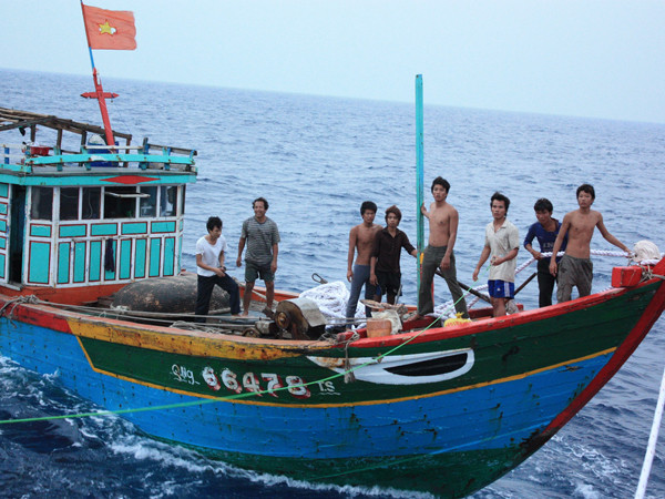 Ngư dân Quảng Nam đánh cá trên vùng biển của Việt Nam bị phía Trung Quốc bắt bớ, phạt tiền trong khi Thời báo Hoàn cầu bịa thành: 