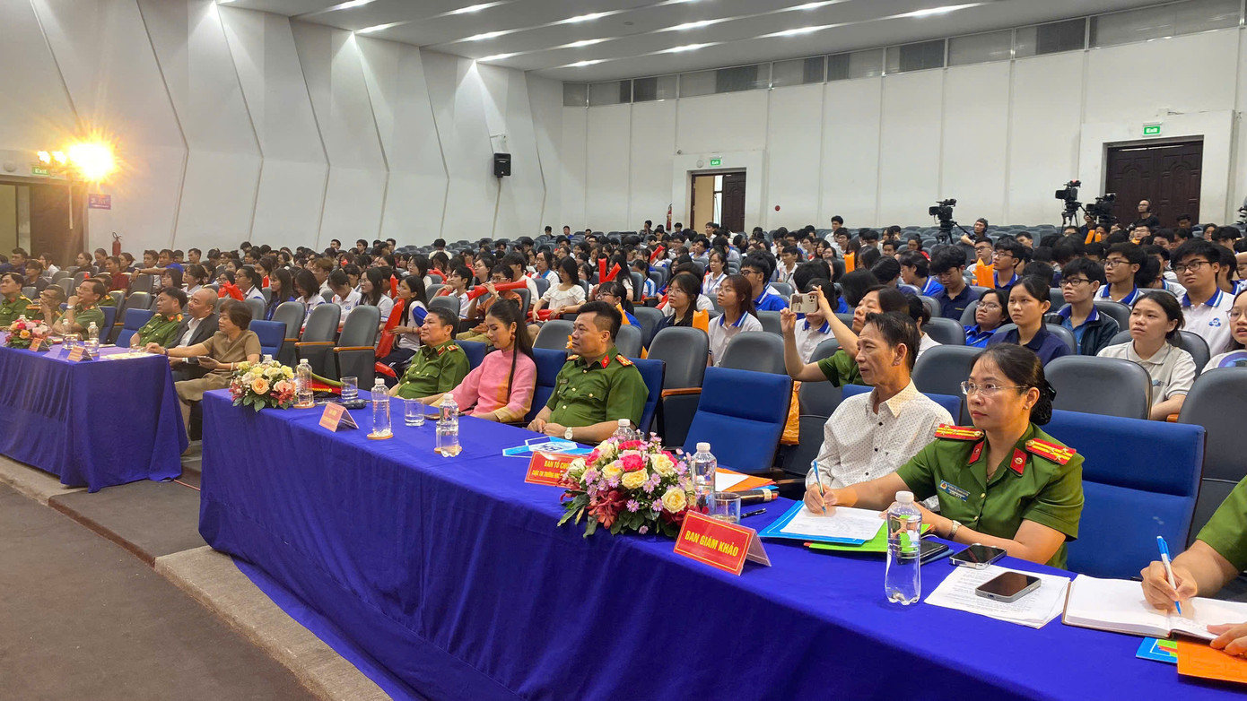 Cuộc thi Trường học không ma túy dành cho sinh viên các trường đại học, tổ chức tại TP. Hồ Chí Minh ngày 15/10. Cuộc thi Trường học không ma túy dành cho sinh viên các trường đại học, tổ chức tại TP. Hồ Chí Minh ngày 15/10.