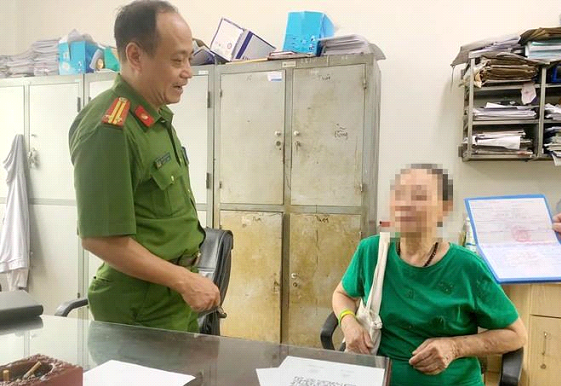 Công an làm việc với bà M.
