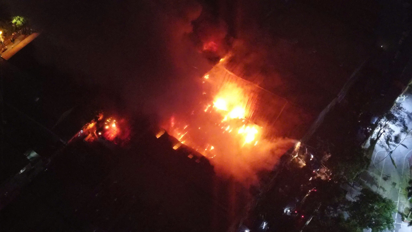 Khu vực kho hàng xảy ra hỏa hoạn. Khu vực kho hàng xảy ra hỏa hoạn.