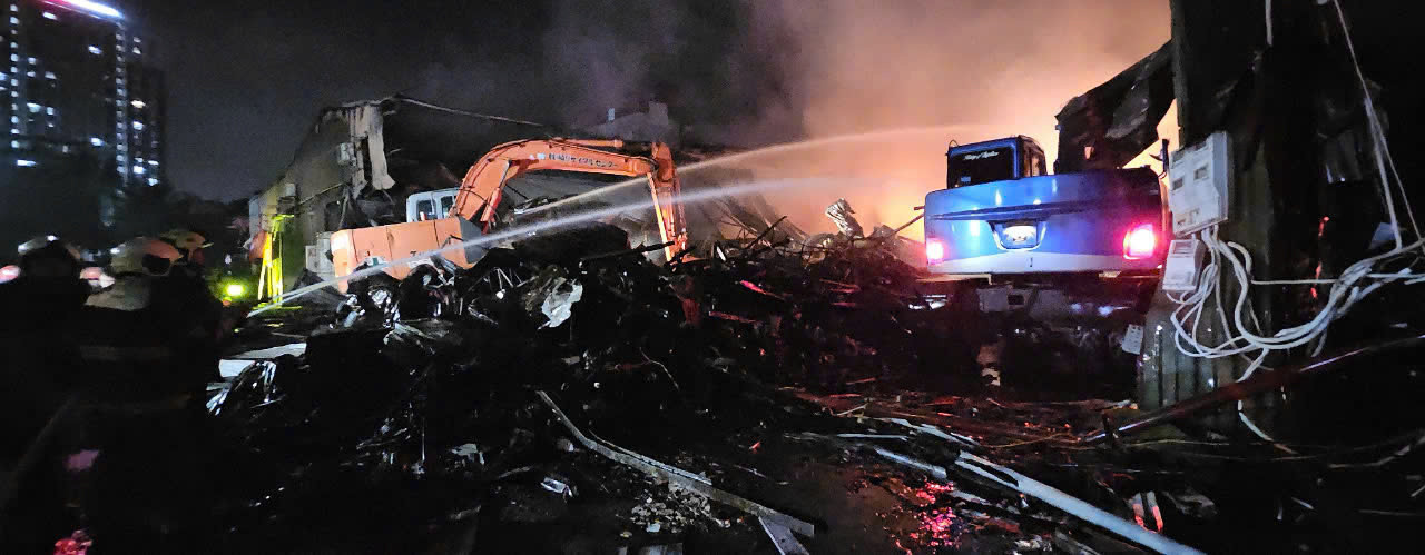 Công an Hà Nội thông tin về vụ cháy kho hàng ở Vĩnh Tuy ảnh 2 Công an Hà Nội thông tin về vụ cháy kho hàng ở Vĩnh Tuy ảnh 2