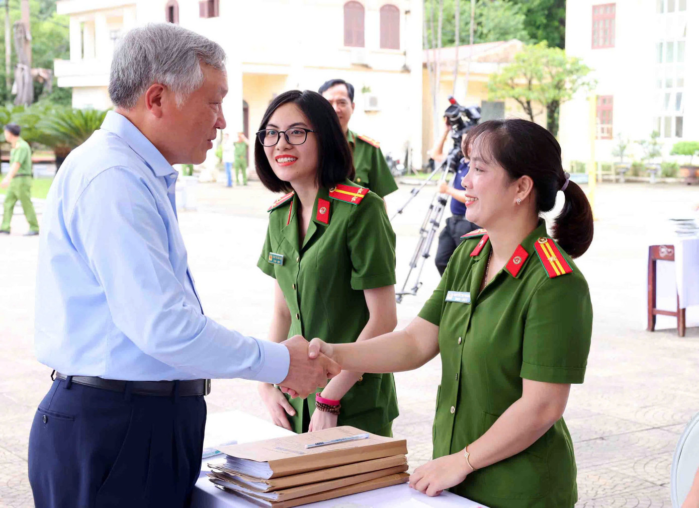 Phó Thủ tướng Thường trực Chính phủ Nguyễn Hòa Bình dự Lễ công bố Quyết định đặc xá năm 2024 tại Trại giam Ninh Khánh.