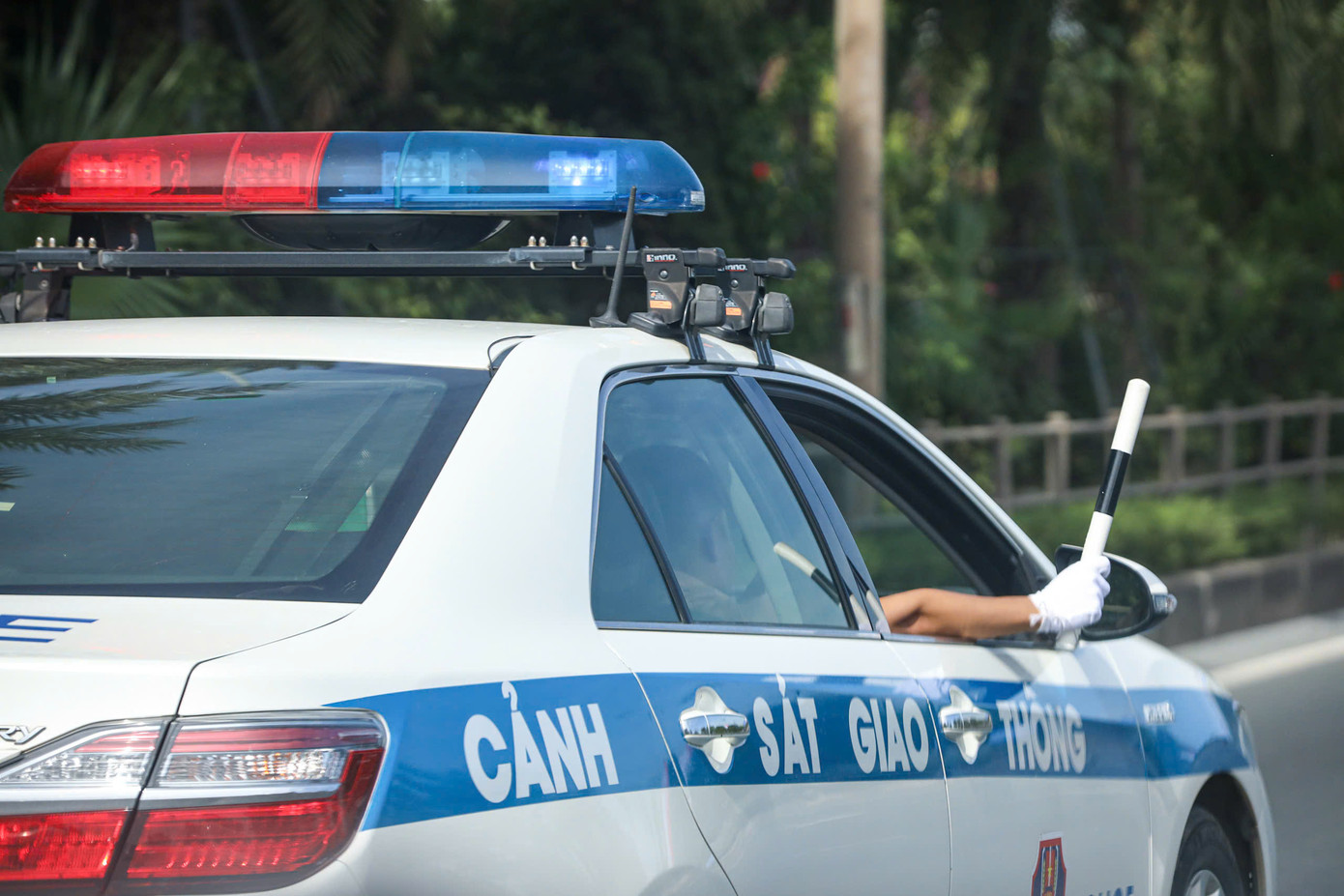 Với tinh thần "vì nhân dân phục vụ", cán bộ, chiến sĩ CSGT Thủ đô nỗ lực hết mình trong quá trình làm nhiệm vụ.