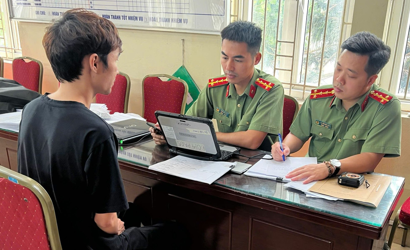 Cơ quan công an làm việc với các đối tượng.