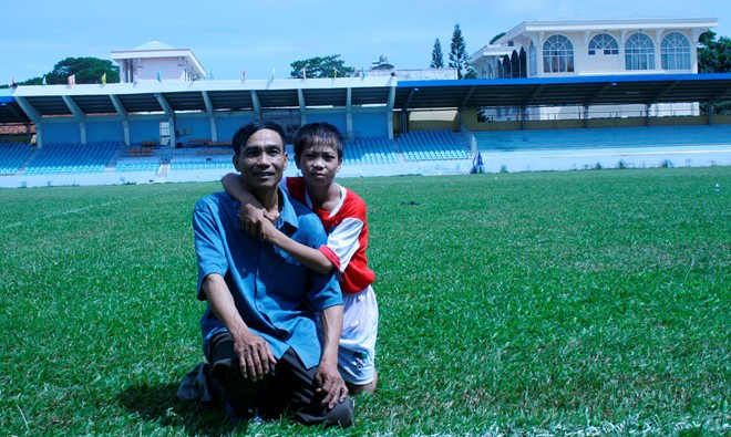 Công Phượng và bố ngày đầu khi được tuyển vào Học viện