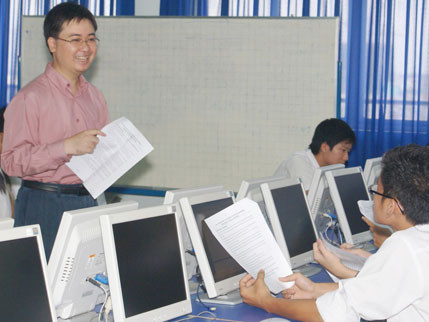 Lập trình viên ứng dụng di động hiện nay cung không đủ cầu. Ảnh: P.N. Lập trình viên ứng dụng di động hiện nay cung không đủ cầu. Ảnh: P.N