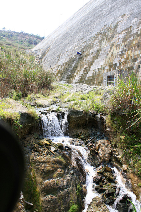 Thủy điện Sông Tranh 2 xuất hiện các vết nứt