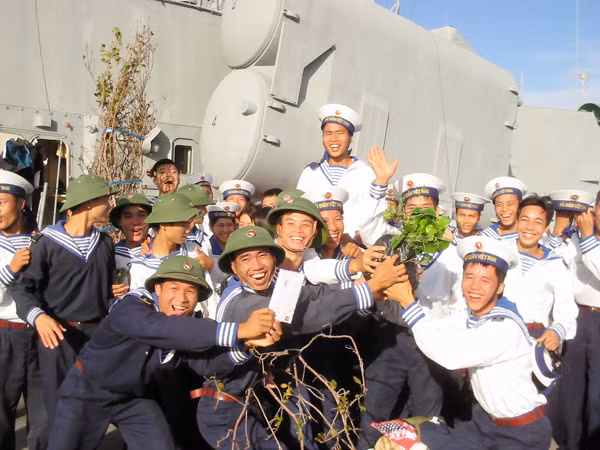 Những người lính trước giờ lên đường bảo vệ Trường Sa