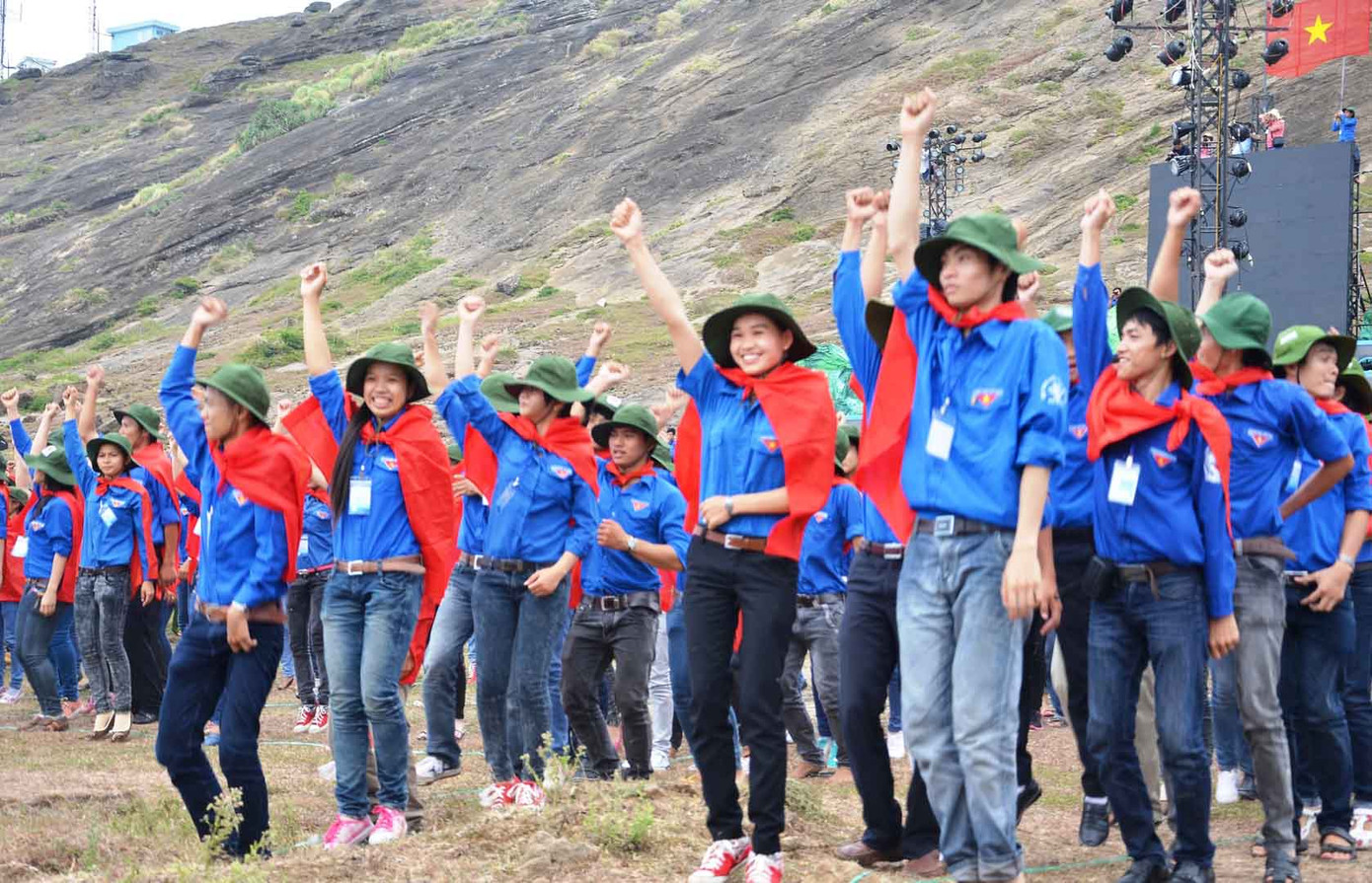 Hai chữ “Việt Nam” hướng ra Biển Đông trên đảo Lý Sơn