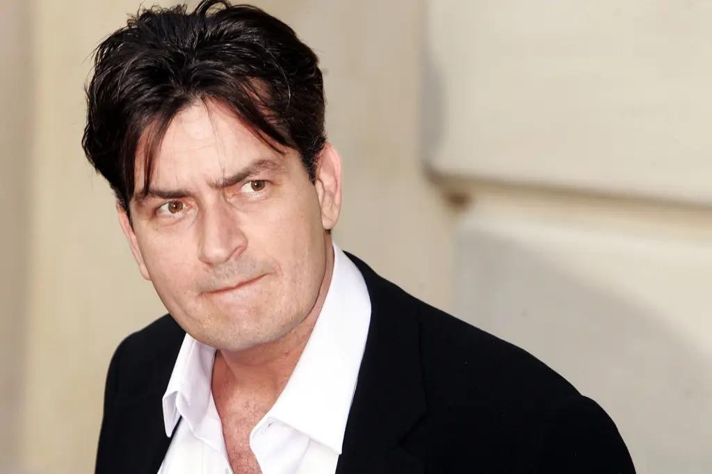 Charlie Sheen bị bạn gái cũ kiện vì quan hệ tình dục không an toàn dù mắc HIV. Charlie Sheen bị bạn gái cũ kiện vì quan hệ tình dục không an toàn dù mắc HIV.