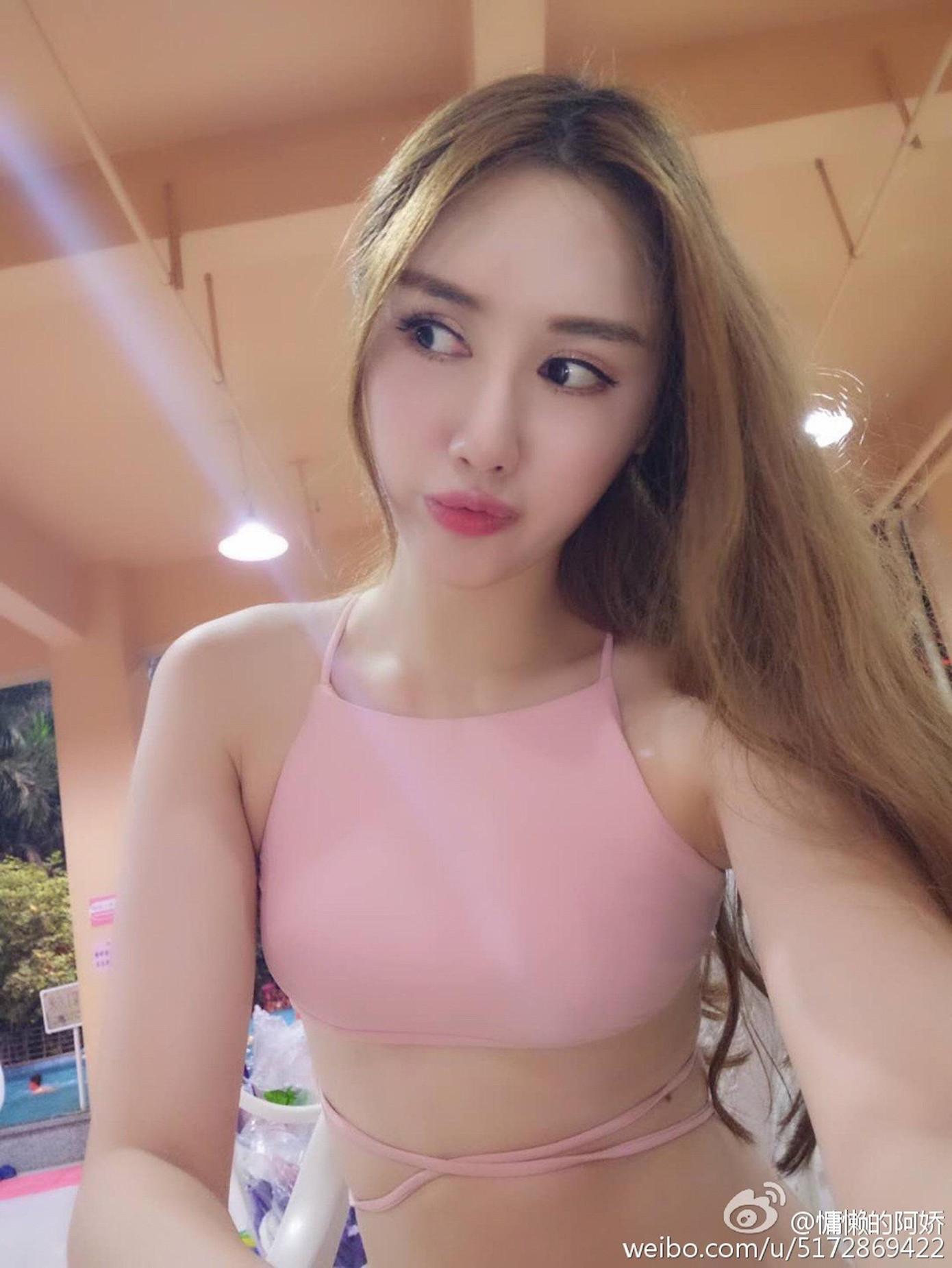 Chiều cao &quot;khủng&quot; giúp Đại Kiều nổi tiếng nhưng cũng mang lại nhiều bất tiện cho cô. Người đẹp chia sẻ, điều khiến cô phiền lòng nhất là khó tìm được chàng trai nào có chiều cao tương đồng. Không chỉ vậy, những chàng trai thấp hơn lại không dám theo đuổi cô.