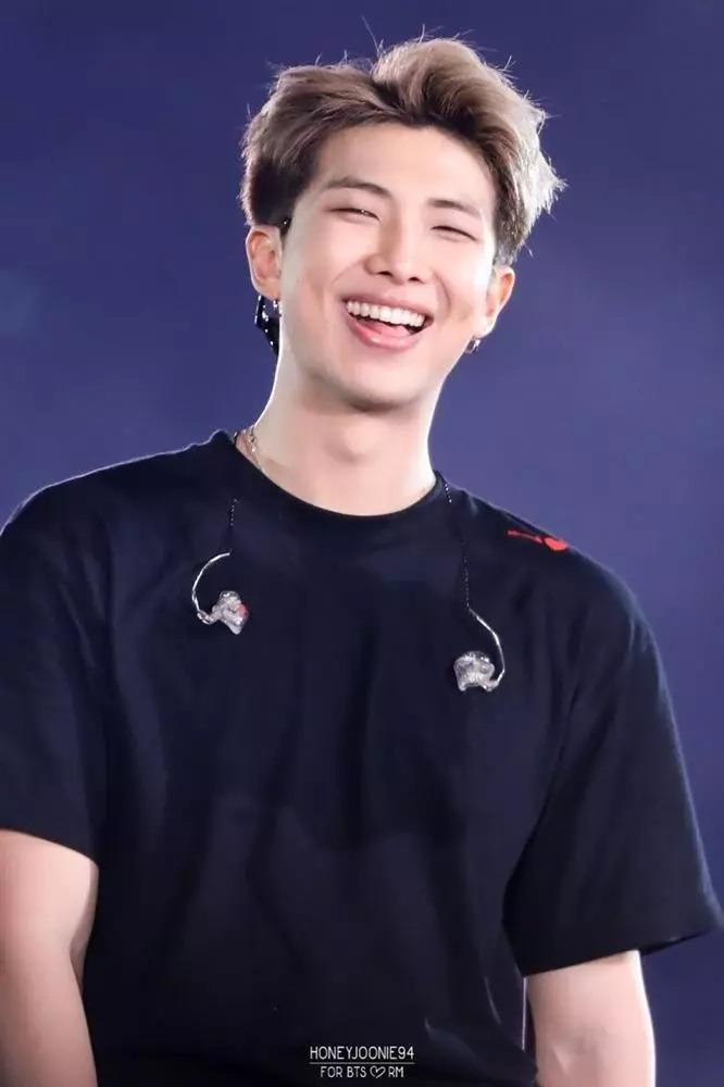 Fan BTS phấn khích trước danh hiệu mới của RM. Fan BTS phấn khích trước danh hiệu mới của RM.