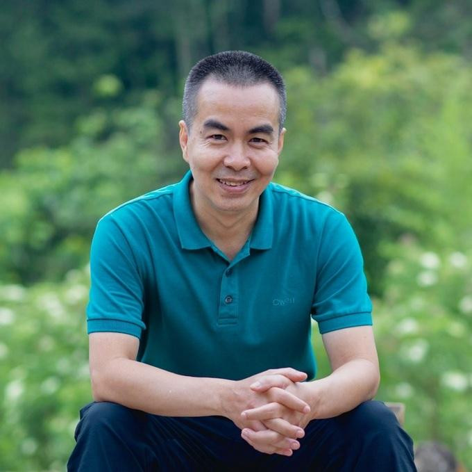 Anh Lưu Tuấn Anh tại cuộc họp báo khởi công chương trình thơ - nhạc - kịch &quot;Hoa cúc xanh&quot; (Ảnh: Ban Tổ chức).