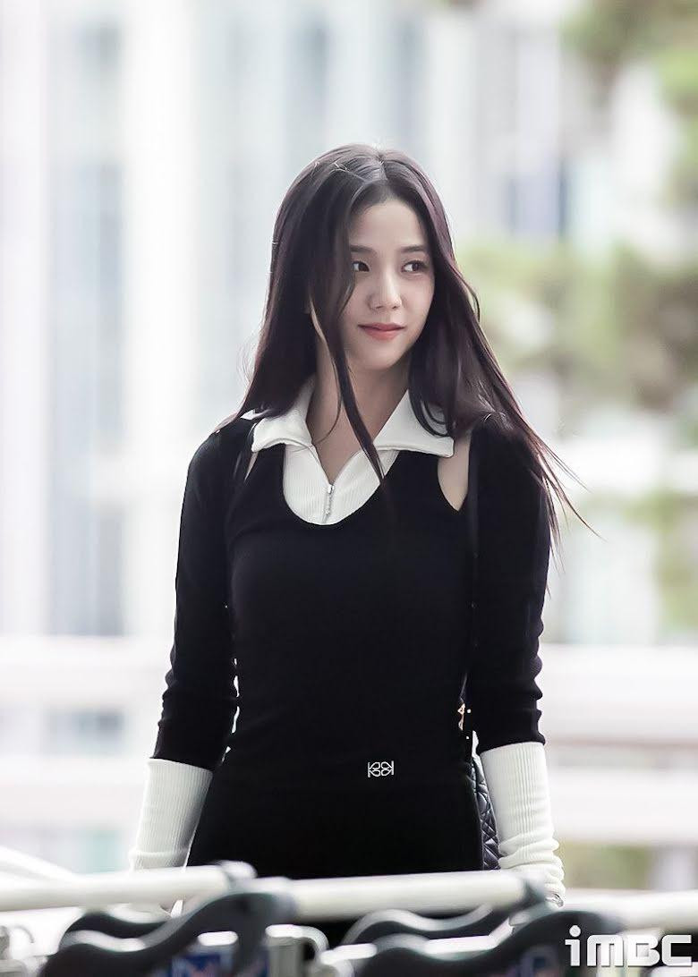 &quot;Chị cả&quot; Jisoo gây thương nhớ với vẻ đẹp dịu dàng, ngọt ngào.