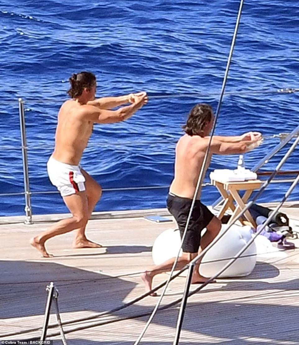 Orlando là một trong những tài tử quyến rũ nhất Hollywood thập niên 2000. Anh yêu thể thao và mô tô.