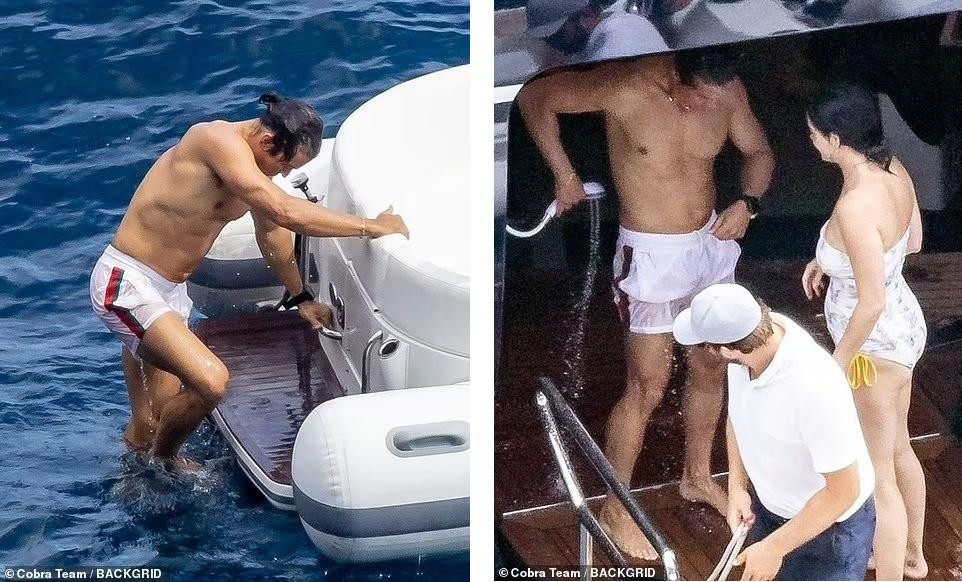 Mỹ nam "Cướp biển vùng Caribbean" phong độ ở tuổi 45. Anh rất chăm chỉ luyện tập thể hình để giữ được cơ bụng "6 múi".