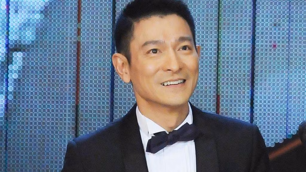 Lưu Đức Hoa là một truyền kỳ của showbiz xứ Cảng Thơm. Lưu Đức Hoa là một truyền kỳ của showbiz xứ Cảng Thơm.