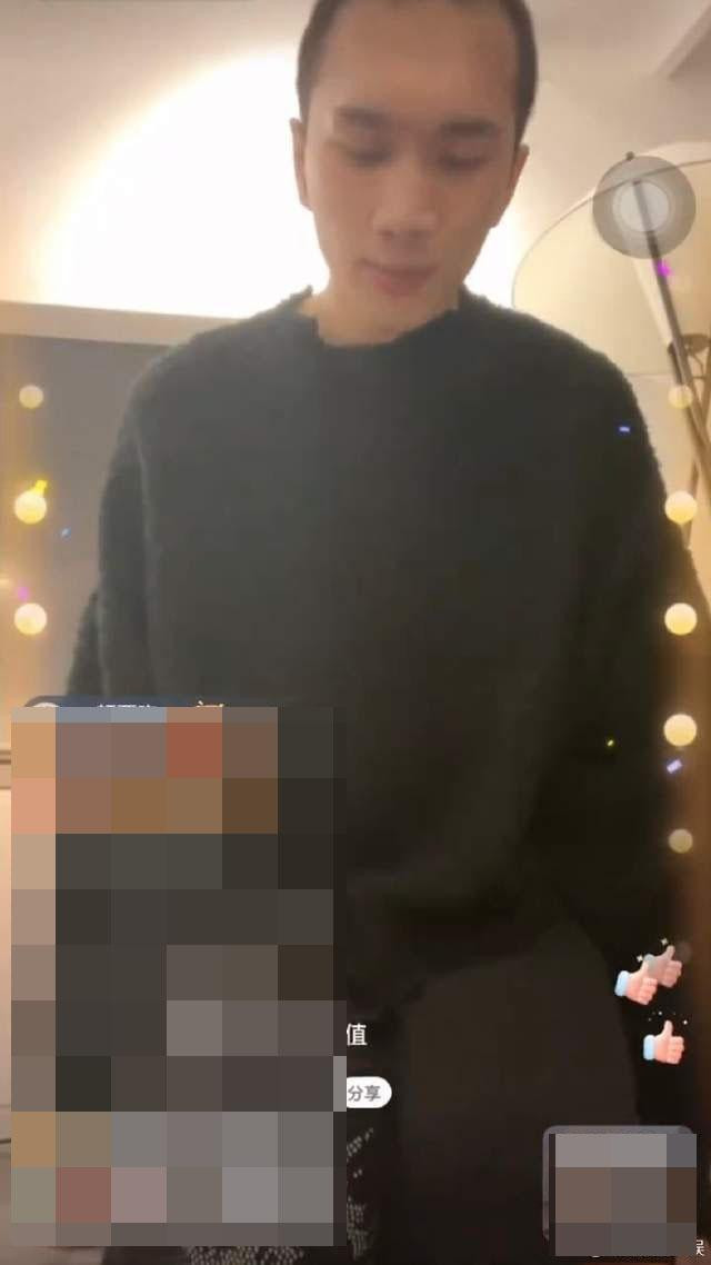 Hàn Bội Tuyền quỳ xuống xin lỗi dân mạng. Hàn Bội Tuyền quỳ xuống xin lỗi dân mạng.