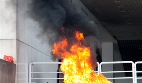 Tình huống cháy nổ phát sinh tại tòa nhà