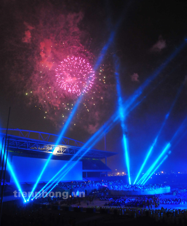 Đêm hội pháo hoa rực rỡ mừng Thủ đô nghìn tuổi ảnh 9