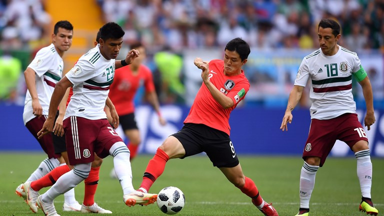 Hàn Quốc 1-2 Mexico: Lẳng lặng cúi đầu ảnh 10