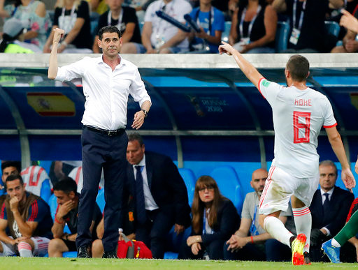 Tây Ban Nha 3-3 Bồ Đào Nha: Cú hat-trick ấn tượng của C.Ronaldo ảnh 16