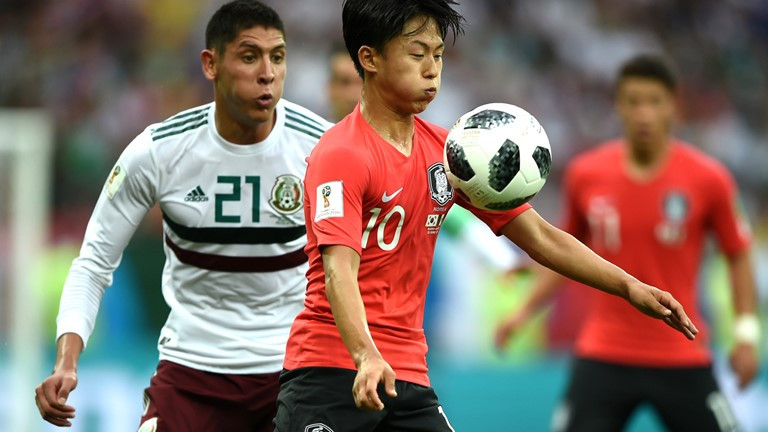 Hàn Quốc 1-2 Mexico: Lẳng lặng cúi đầu ảnh 18