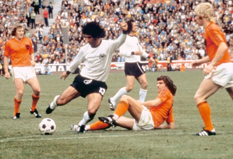Gerd Muller mất ngủ vì thầy bói “phán” thua chung kết World Cup ảnh 1