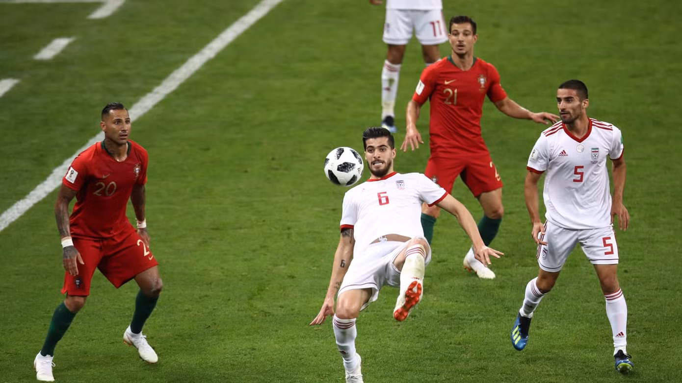 VAR thay đổi ngôi đầu bảng B World Cup trong chớp mắt ảnh 2