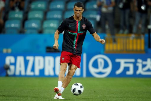 Tây Ban Nha 3-3 Bồ Đào Nha: Cú hat-trick ấn tượng của C.Ronaldo ảnh 11