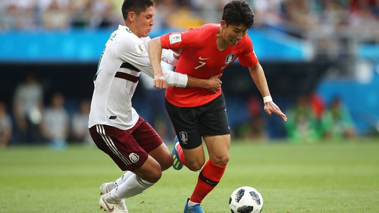 Hàn Quốc 1-2 Mexico: Lẳng lặng cúi đầu ảnh 13