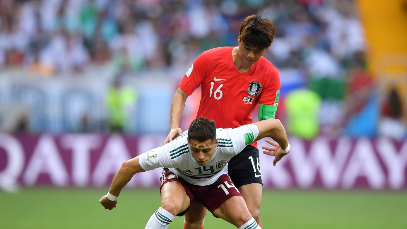 Hàn Quốc 1-2 Mexico: Lẳng lặng cúi đầu ảnh 14