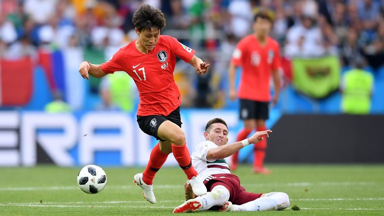 Hàn Quốc 1-2 Mexico: Lẳng lặng cúi đầu ảnh 12