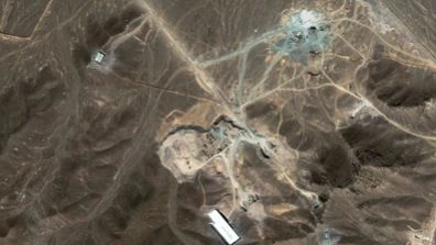 Ảnh vệ tinh chụp vào năm 2009 cho thấy nhiều nghi ngờ Iran đang xây dựng một cơ sở hạt nhân ở phía bắc Qom, Iran. Ảnh: AP