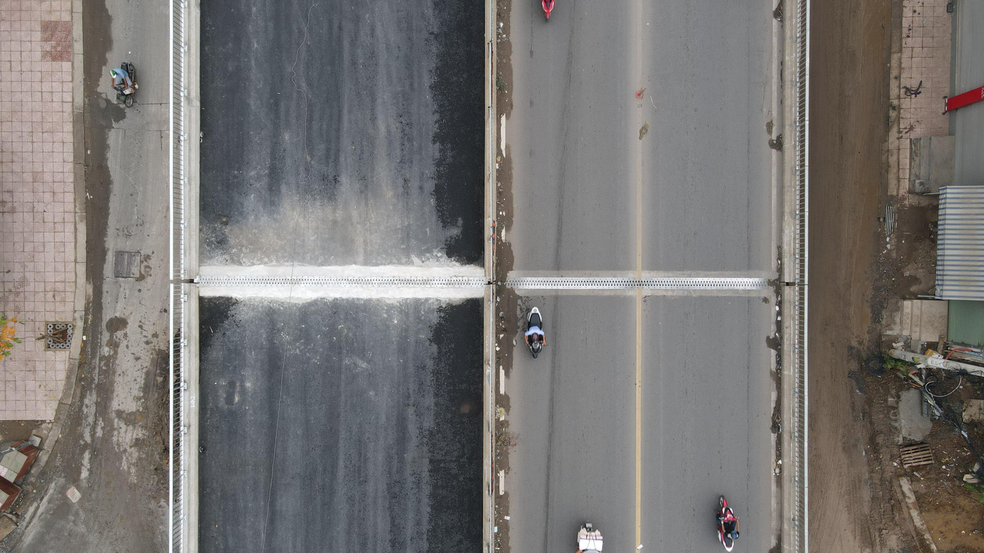 Nhánh 1 cầu Bưng (bên phải) và nhánh thứ hai sắp thông xe trong tháng 10/2022.