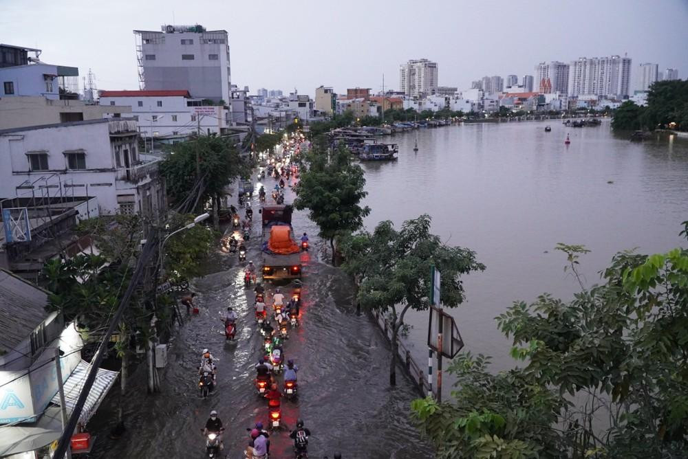 Theo Đài Khí tượng Thủy văn khu vực Nam Bộ, kỳ triều cường Rằm tháng Chín âm lịch là kỳ triều cường cao, do đó cần đề phòng ngập úng vùng trũng thấp và ven sông. Theo Đài Khí tượng Thủy văn khu vực Nam Bộ, kỳ triều cường Rằm tháng Chín âm lịch là kỳ triều cường cao, do đó cần đề phòng ngập úng vùng trũng thấp và ven sông.
