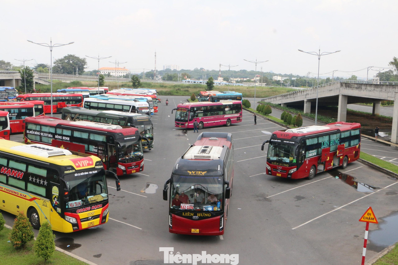 Xe khách hoạt động tại bến xe Miền Đông mới (TP Thủ Đức). Ảnh: Hữu Huy