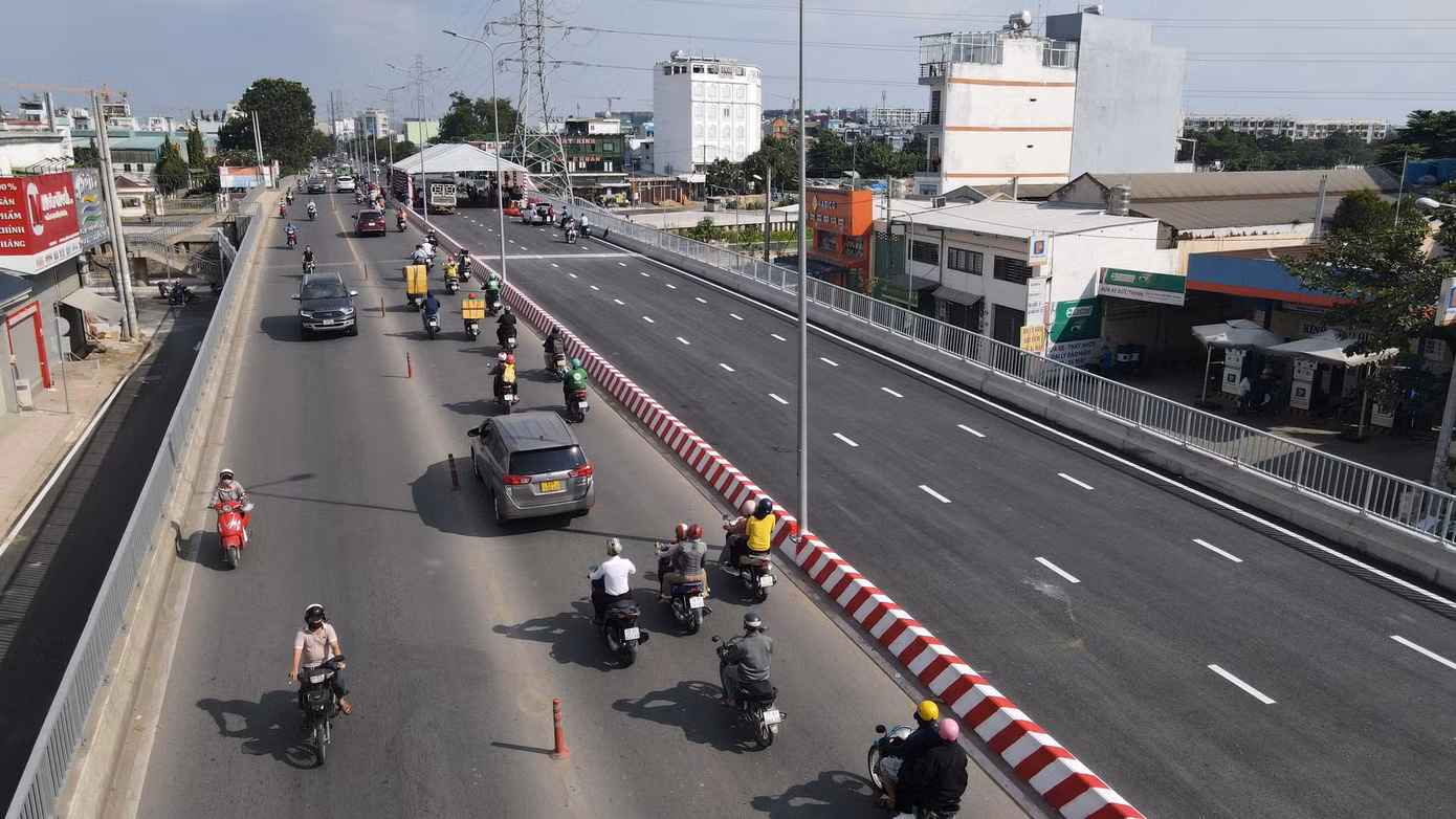 Cây cầu đã hoàn thành thi công cả 2 nhánh. Cây cầu đã hoàn thành thi công cả 2 nhánh.