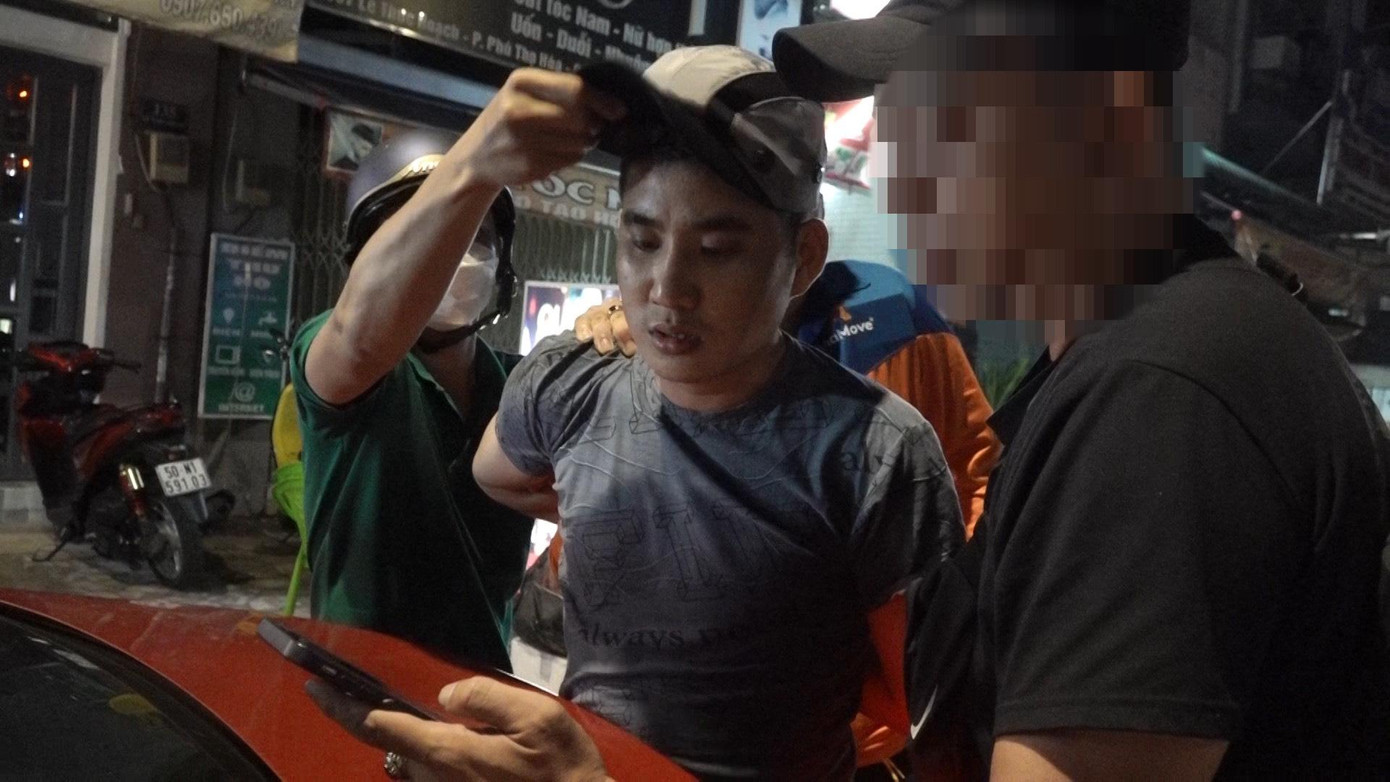 Công an bắt giữ đối tượng Trần Văn Hoài. Ảnh: CACC Công an bắt giữ đối tượng Trần Văn Hoài. Ảnh: CACC