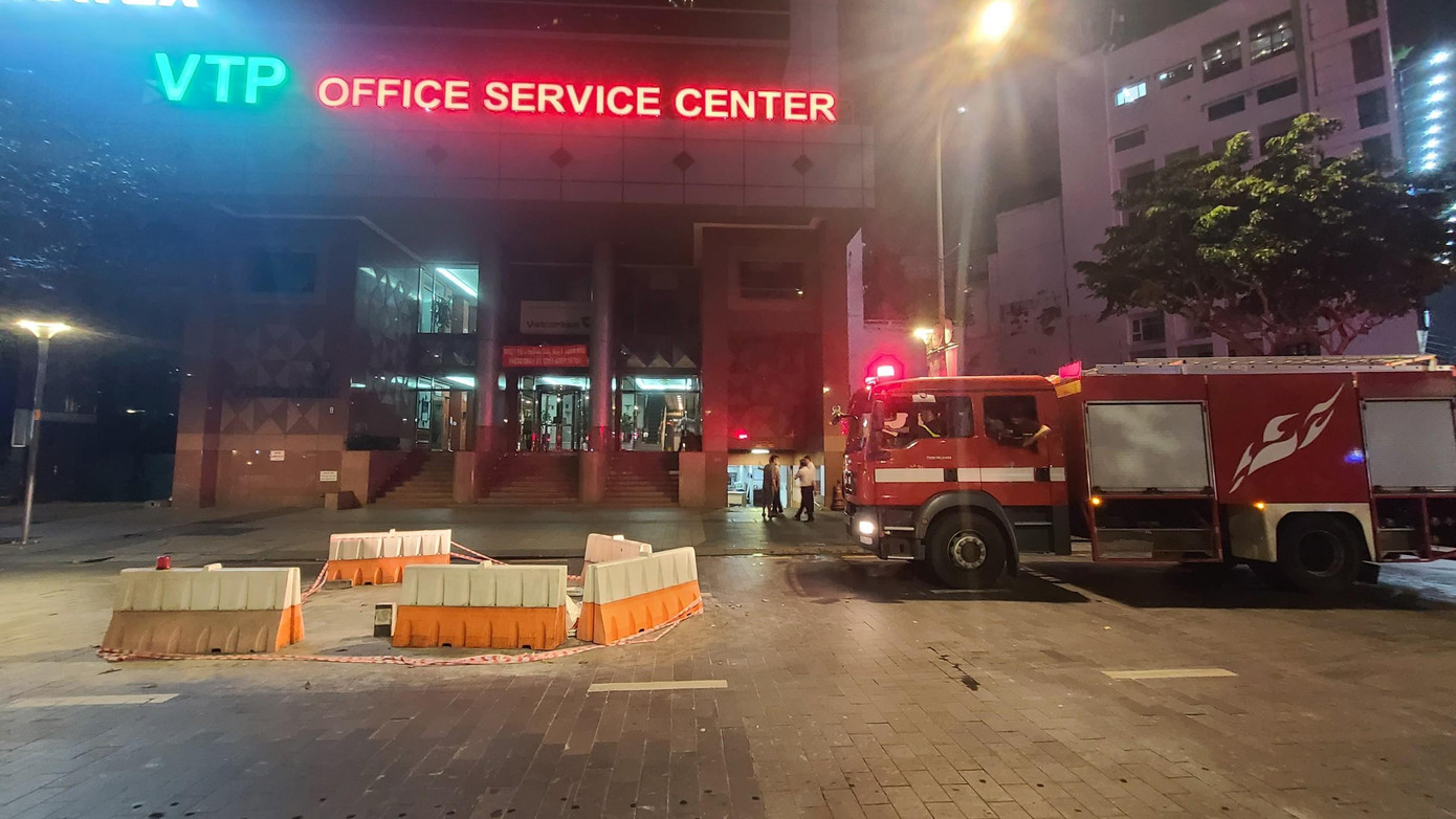 Xe chữa cháy được huy động đến hiện trường. Xe chữa cháy được huy động đến hiện trường.