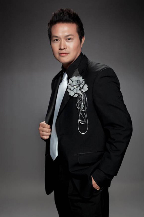 Minh Chánh tổ chức các cuộc thi hoa hậu vì đam mê