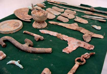 Cổ vật đào được ở núi Phượng Hoàng