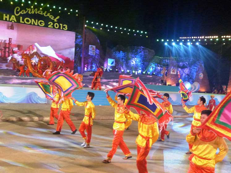 Với chủ đề Hội tụ và lan tỏa, Carnaval 2013 đã mang đến cho người xem một đêm hội lôi cuốn và hấp dẫn