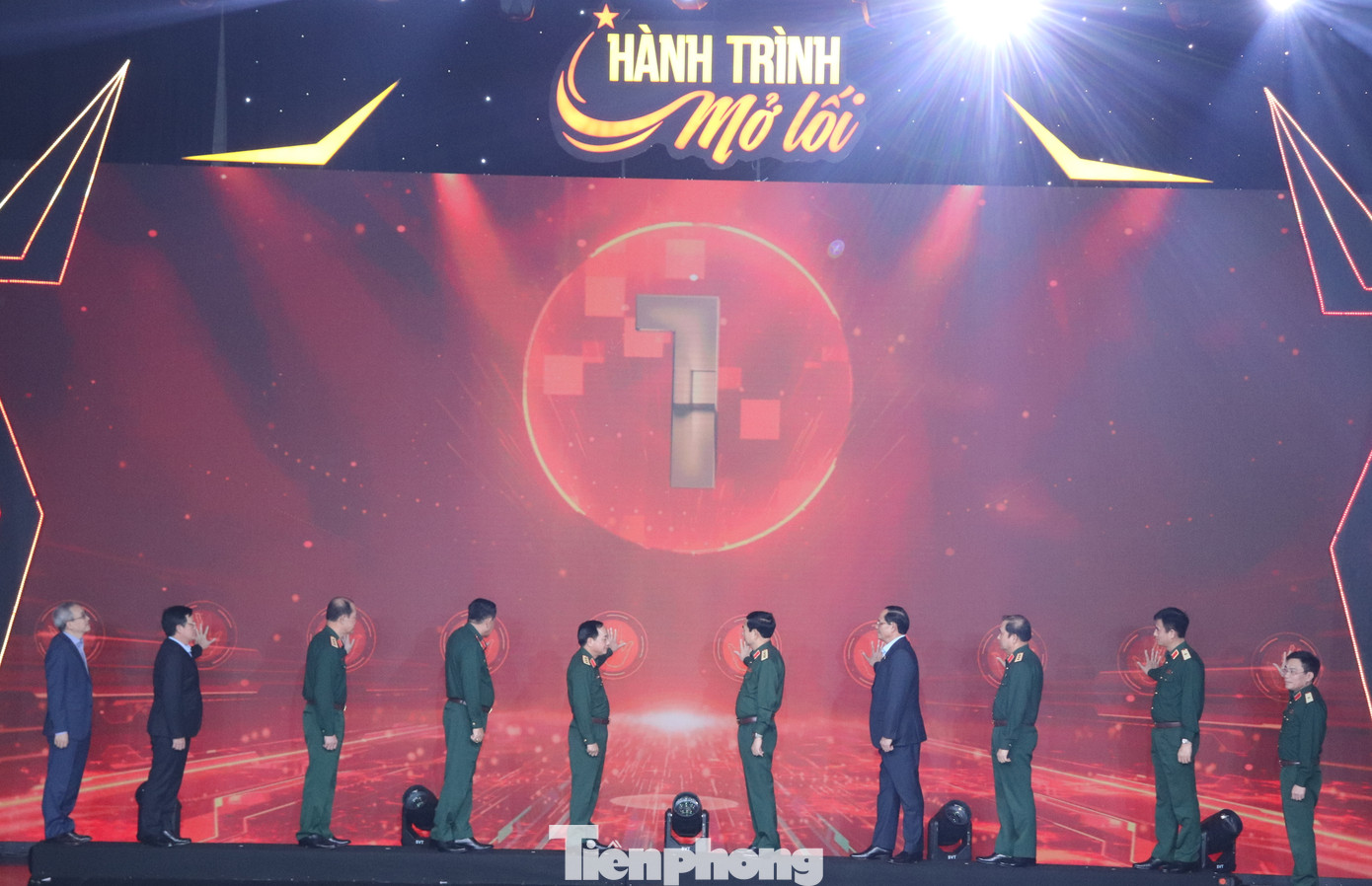 Các đại biểu khai trương Cơ sở dữ liệu về xử lý vi phạm hành chính.