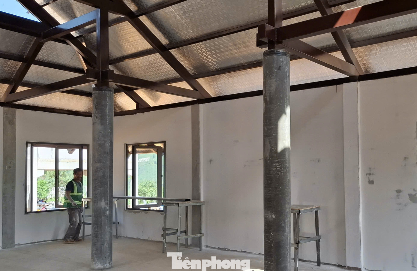 Làm "3 ca, 4 kíp" để kịp tiến độ hoàn thành ku tái định cư Làng Nủ vào ngày 2/12.