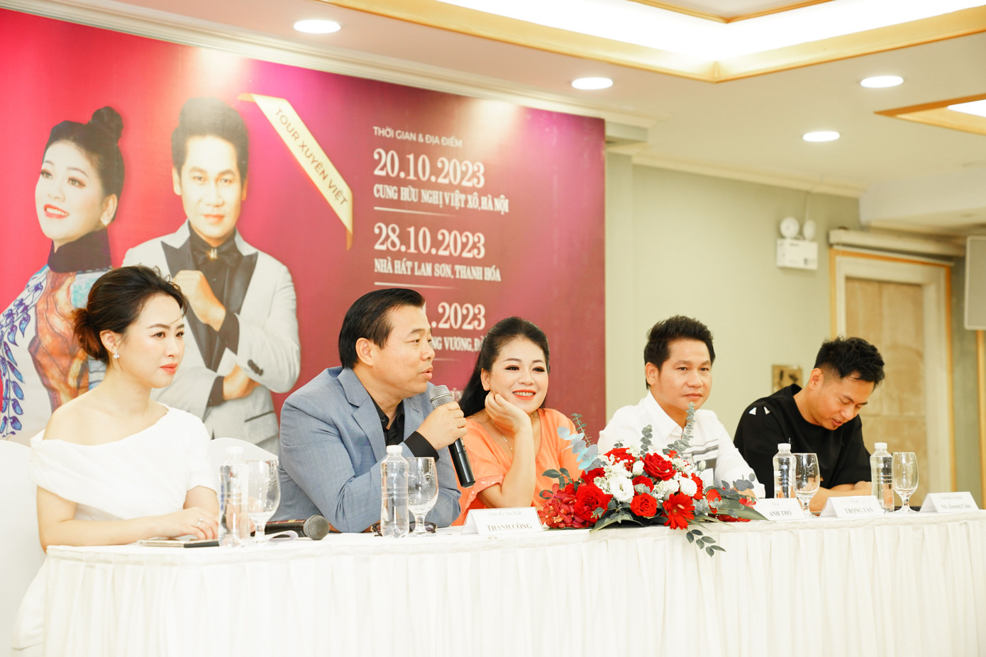 Trọng Tấn, Anh Thơ là đôi song ca đầu tiên làm tour xuyên Việt. Ảnh: BTC Trọng Tấn, Anh Thơ là đôi song ca đầu tiên làm tour xuyên Việt. Ảnh: BTC